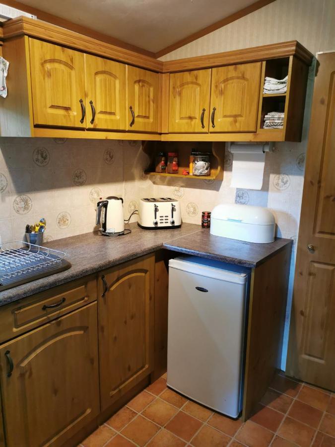Doughery Den The Dark Hedges Hideaway Armoy Extérieur photo